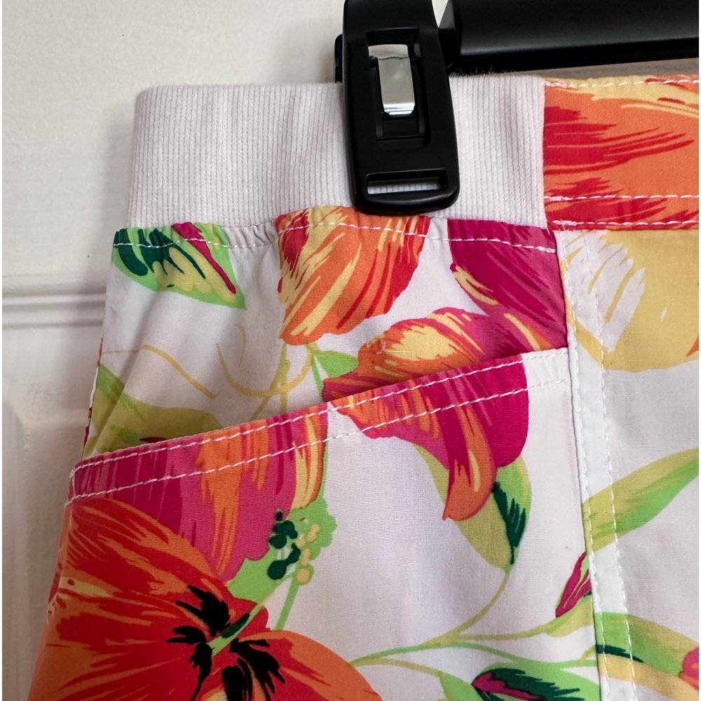 Chico’s size 3(XL/16) Tropical Crop Pants - Picture 2 of 7